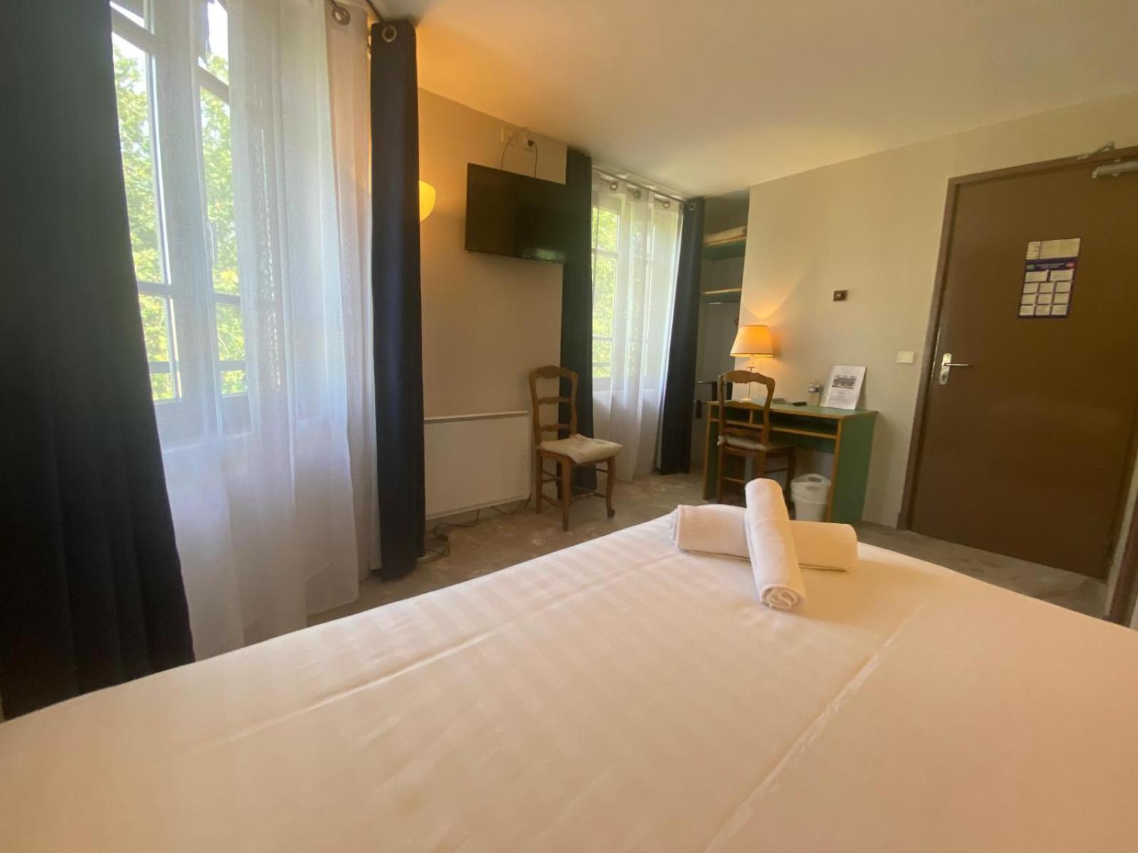 Hotel Paris Vesinet- Logis Hotel Restaurant Le Vésinet エクステリア 写真