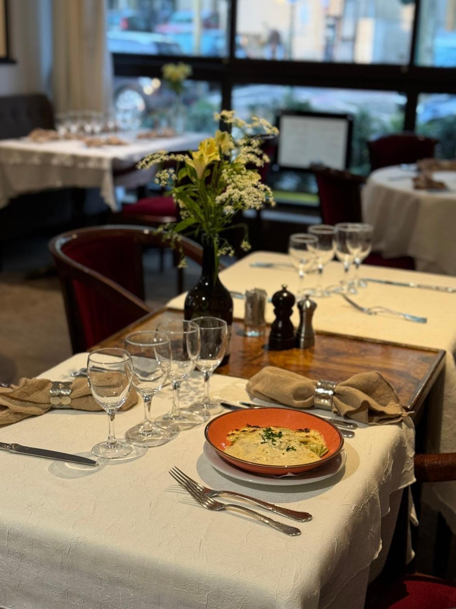 Hotel Paris Vesinet- Logis Hotel Restaurant Le Vésinet エクステリア 写真