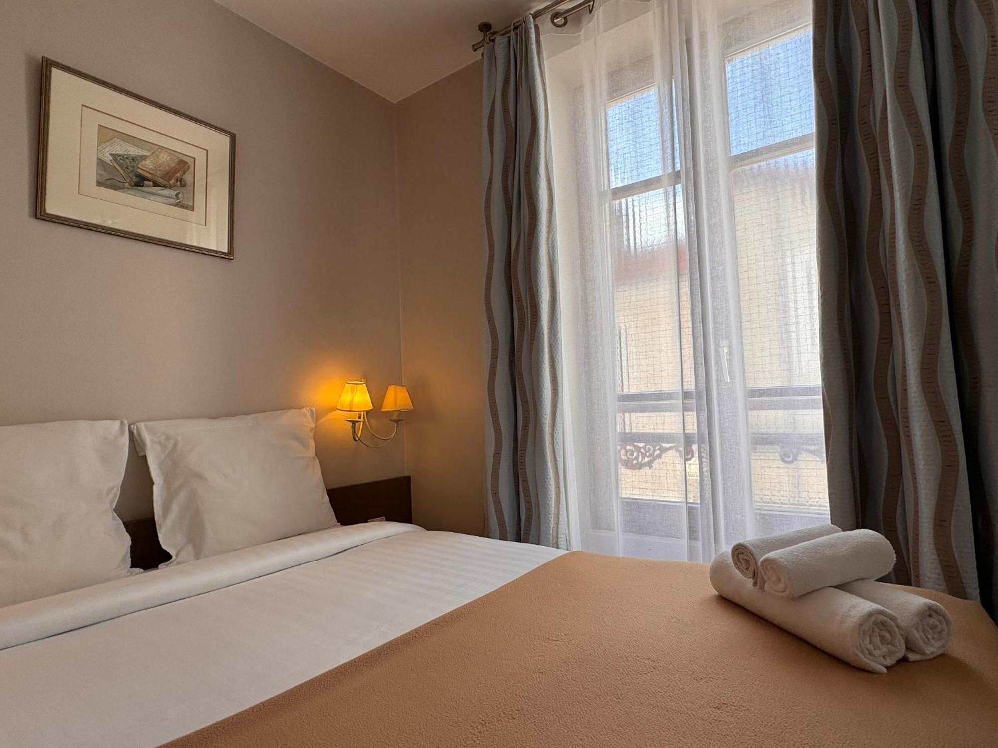 Hotel Paris Vesinet- Logis Hotel Restaurant Le Vésinet エクステリア 写真