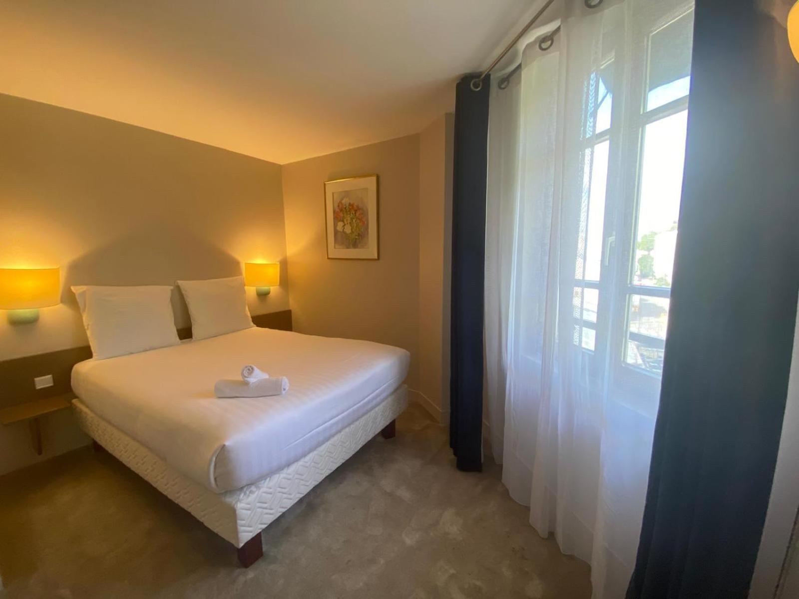 Hotel Paris Vesinet- Logis Hotel Restaurant Le Vésinet エクステリア 写真