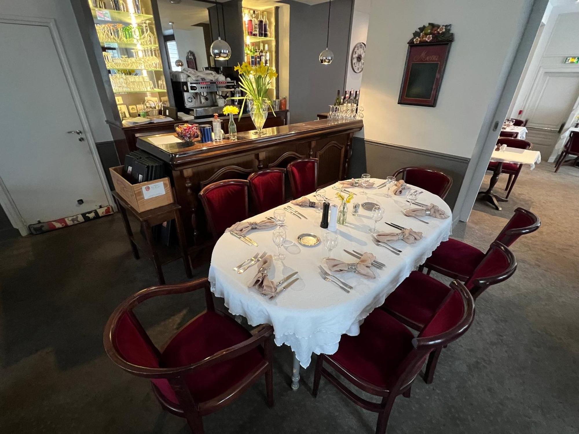Hotel Paris Vesinet- Logis Hotel Restaurant Le Vésinet エクステリア 写真
