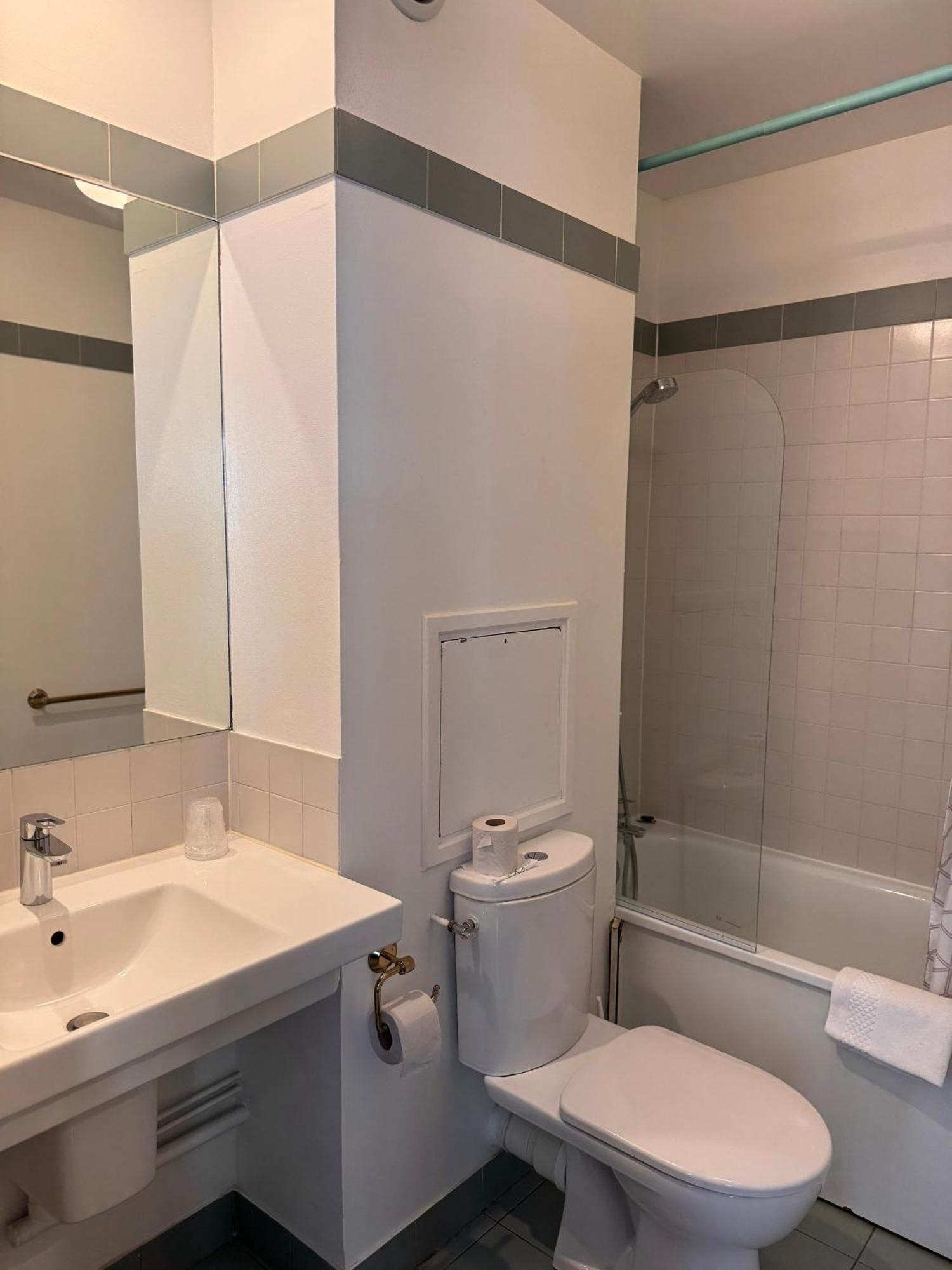 Hotel Paris Vesinet- Logis Hotel Restaurant Le Vésinet エクステリア 写真