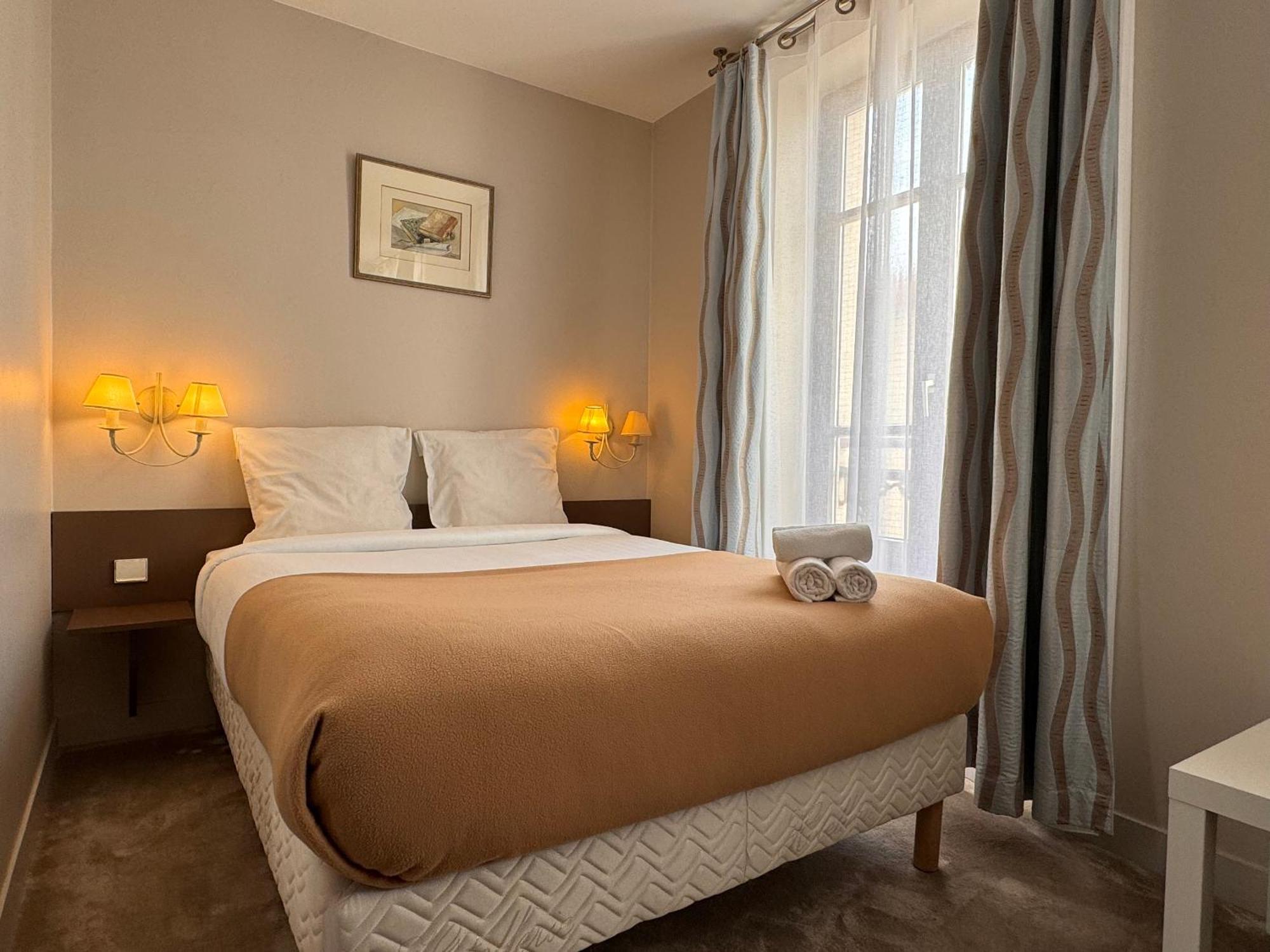 Hotel Paris Vesinet- Logis Hotel Restaurant Le Vésinet エクステリア 写真