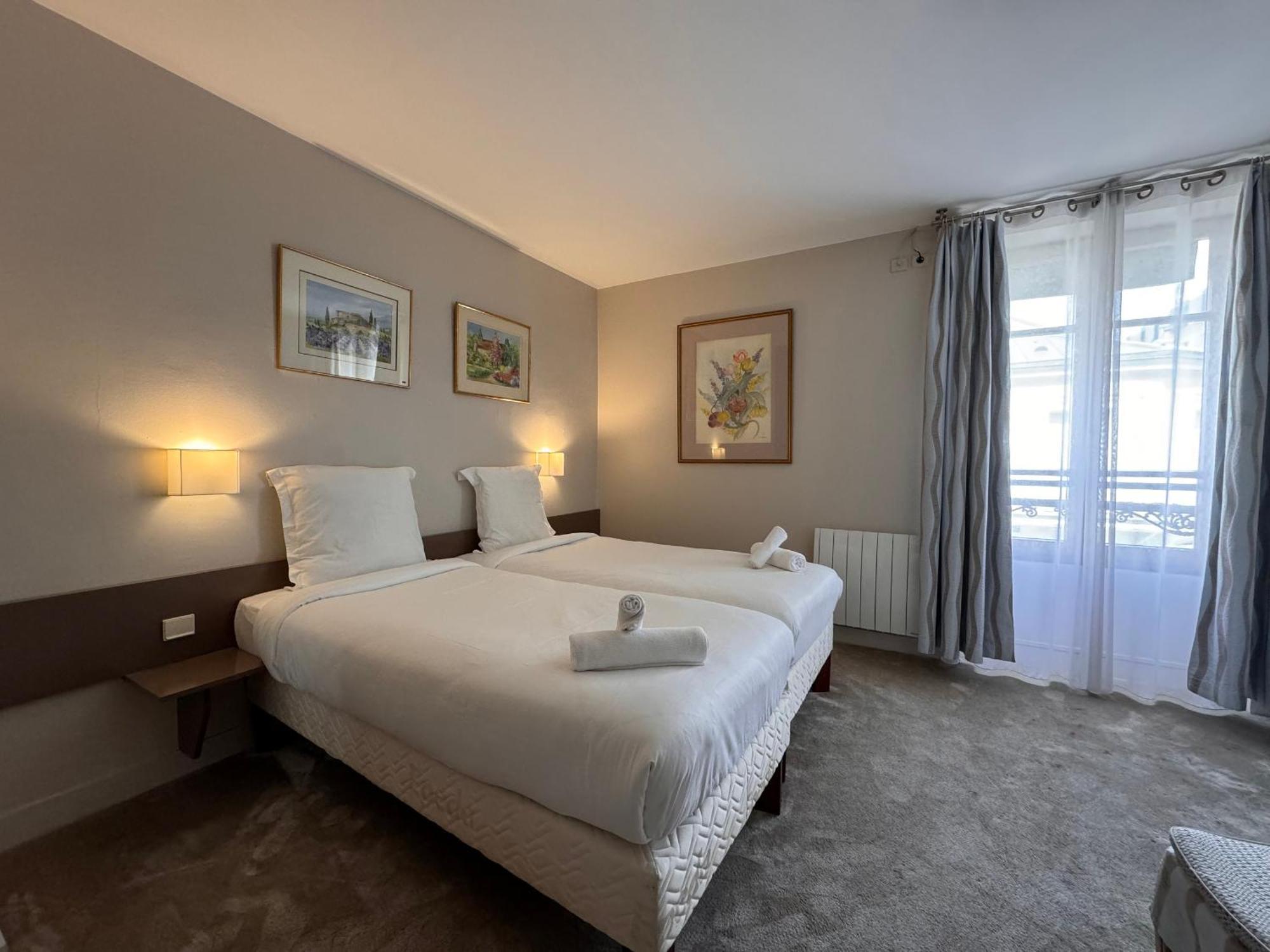 Hotel Paris Vesinet- Logis Hotel Restaurant Le Vésinet エクステリア 写真