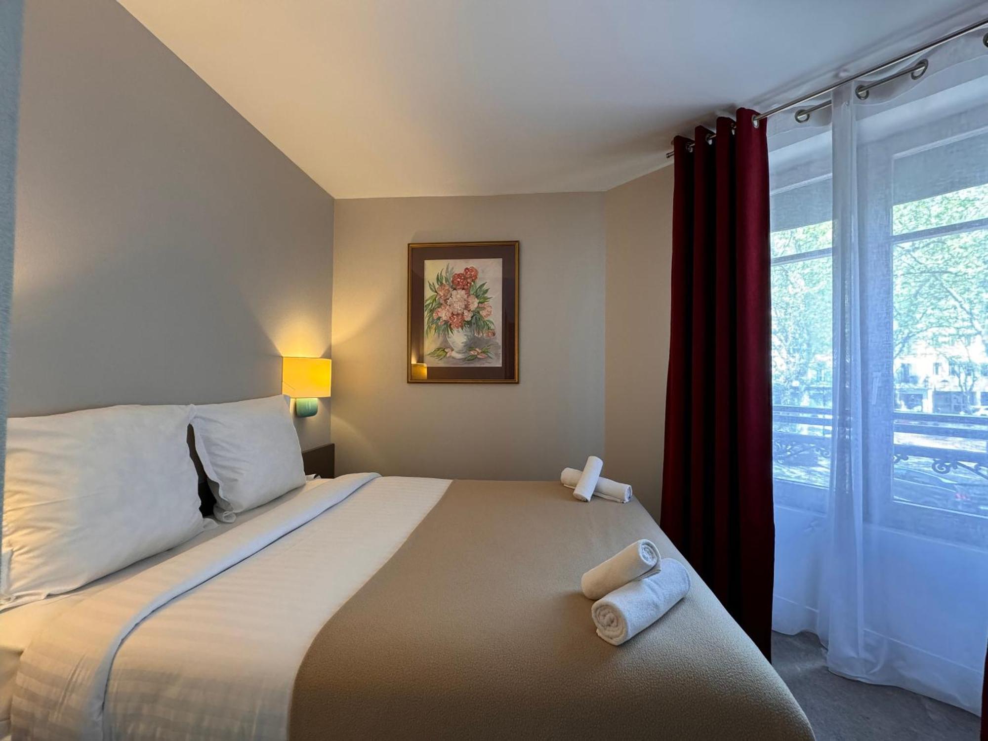 Hotel Paris Vesinet- Logis Hotel Restaurant Le Vésinet エクステリア 写真