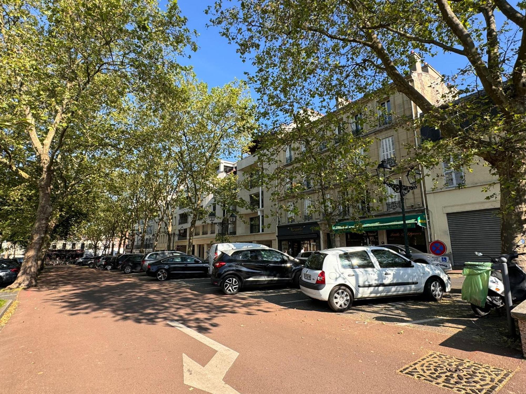 Hotel Paris Vesinet- Logis Hotel Restaurant Le Vésinet エクステリア 写真